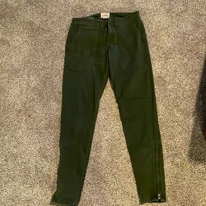 Army green Sanctuary ankle zipper crop pant.